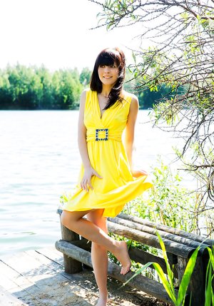 Rylsky Art are proud to present you with a free photos featuring Zelda demonstrating perfect form