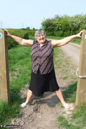 TAC Amateurs are excited to present you with a gallery showcasing Grandma Libby xxx gallery 267196